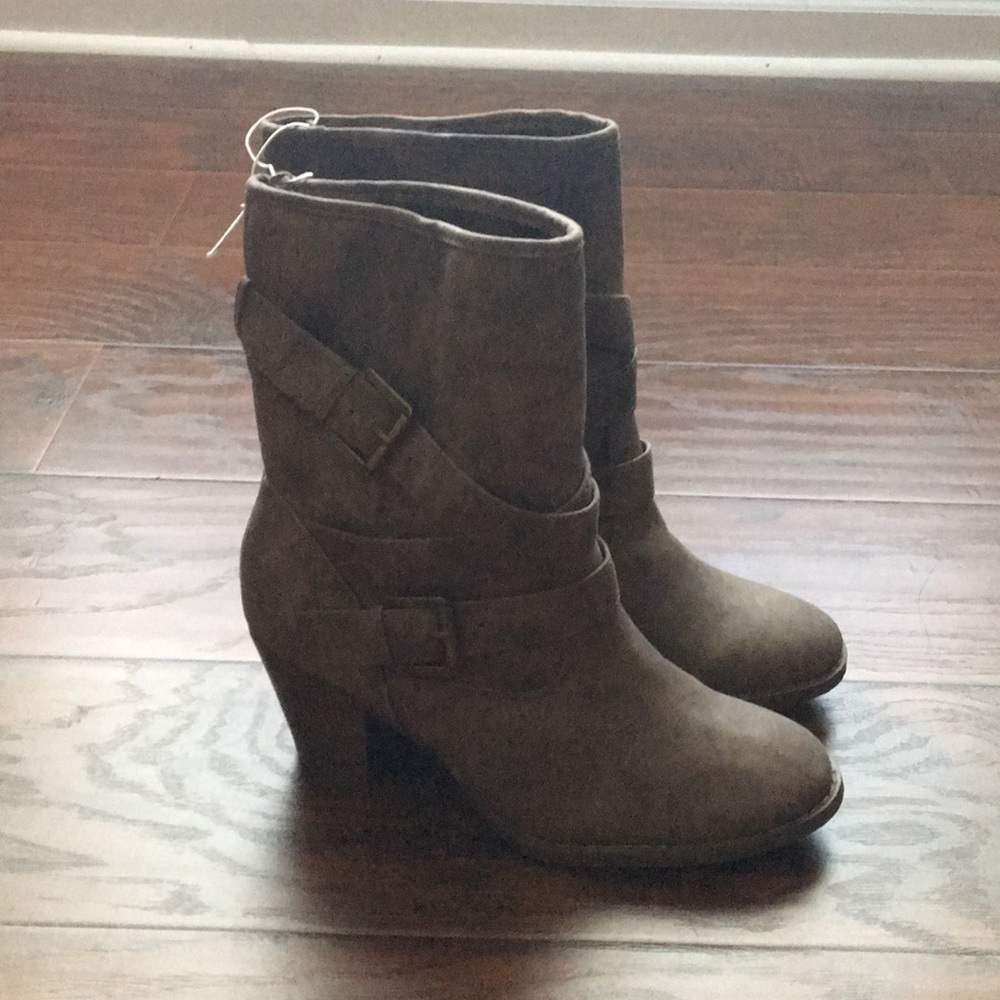 NWT brown boots